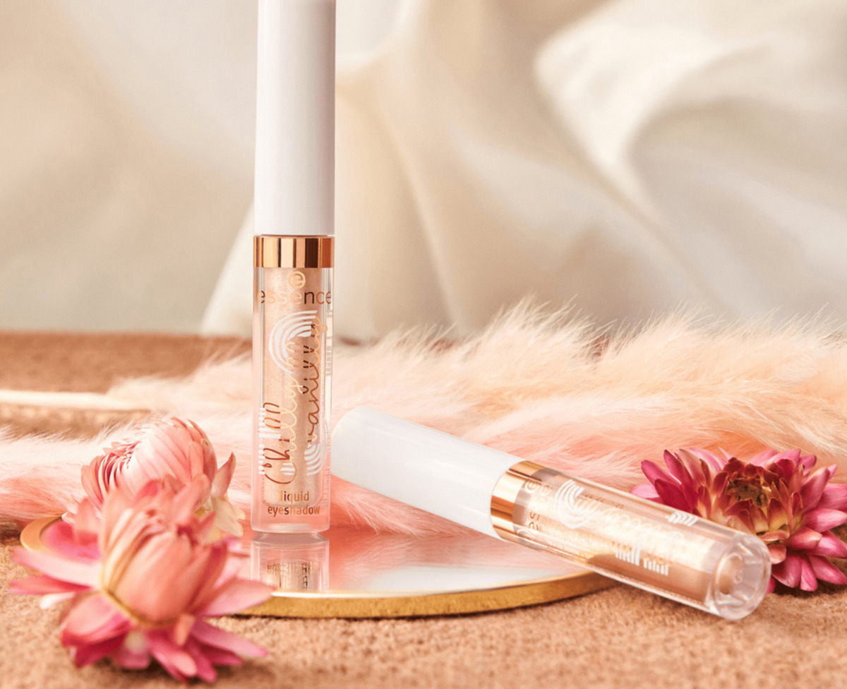 Bild 3 von essence Chilly Vanilly Liquid Eyeshadow 02 Vanilla Vibes Only!