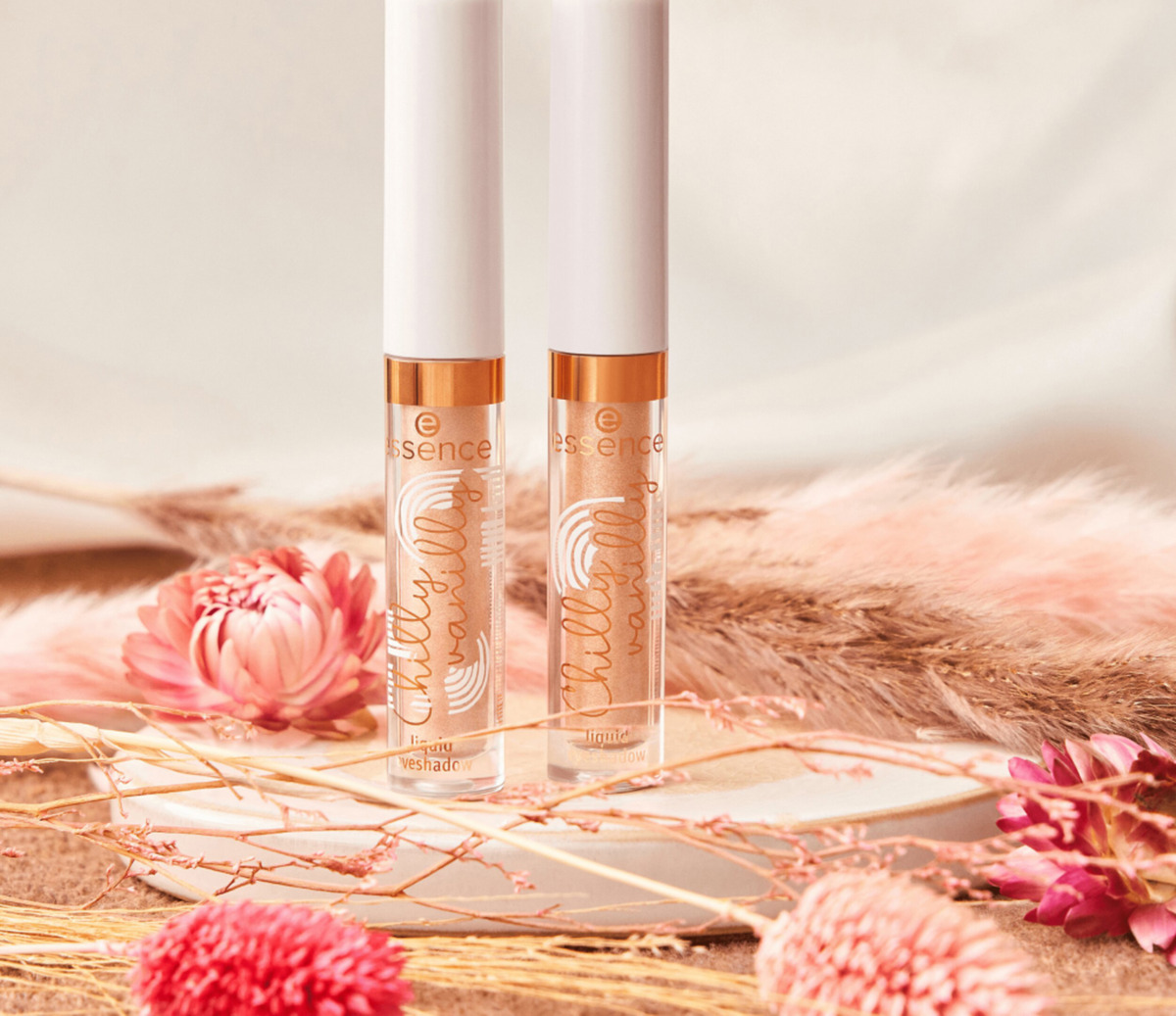 Bild 4 von essence Chilly Vanilly Liquid Eyeshadow 02 Vanilla Vibes Only!