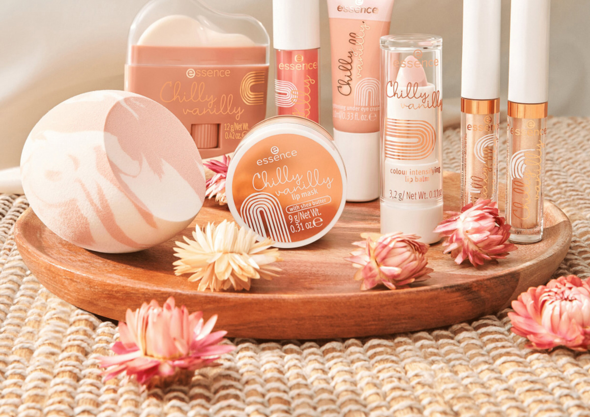 Bild 4 von essence Chilly Vanilly Liquid Eyeshadow 01 Not So Basic Vanilla