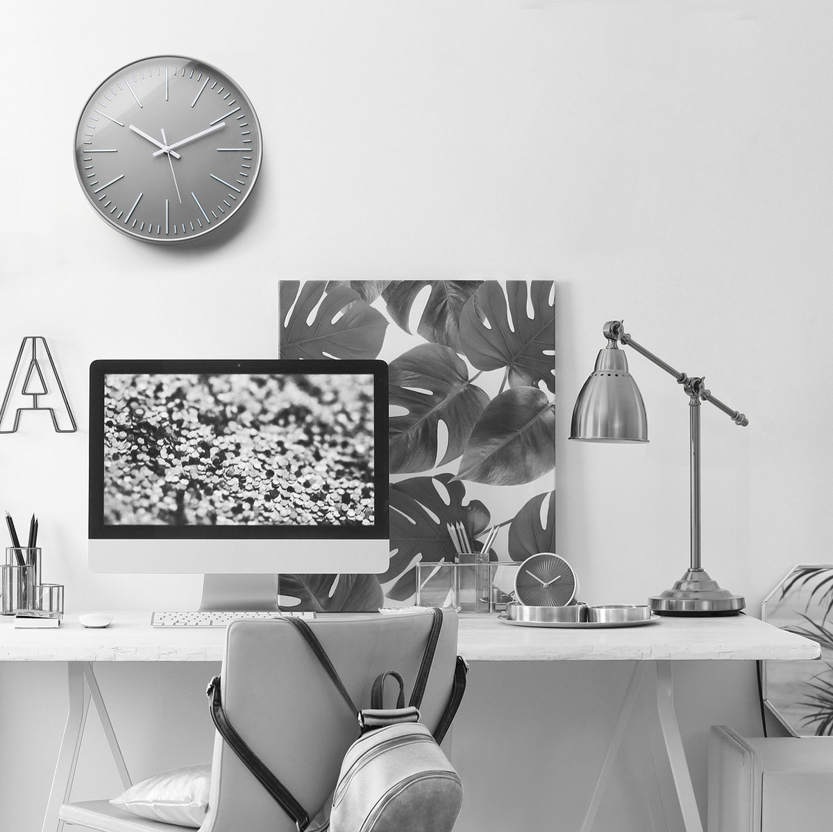 Bild 4 von AMARE Wanduhr skandinavisch Linnea 30,5 x 4,5 cm, Hellgrau