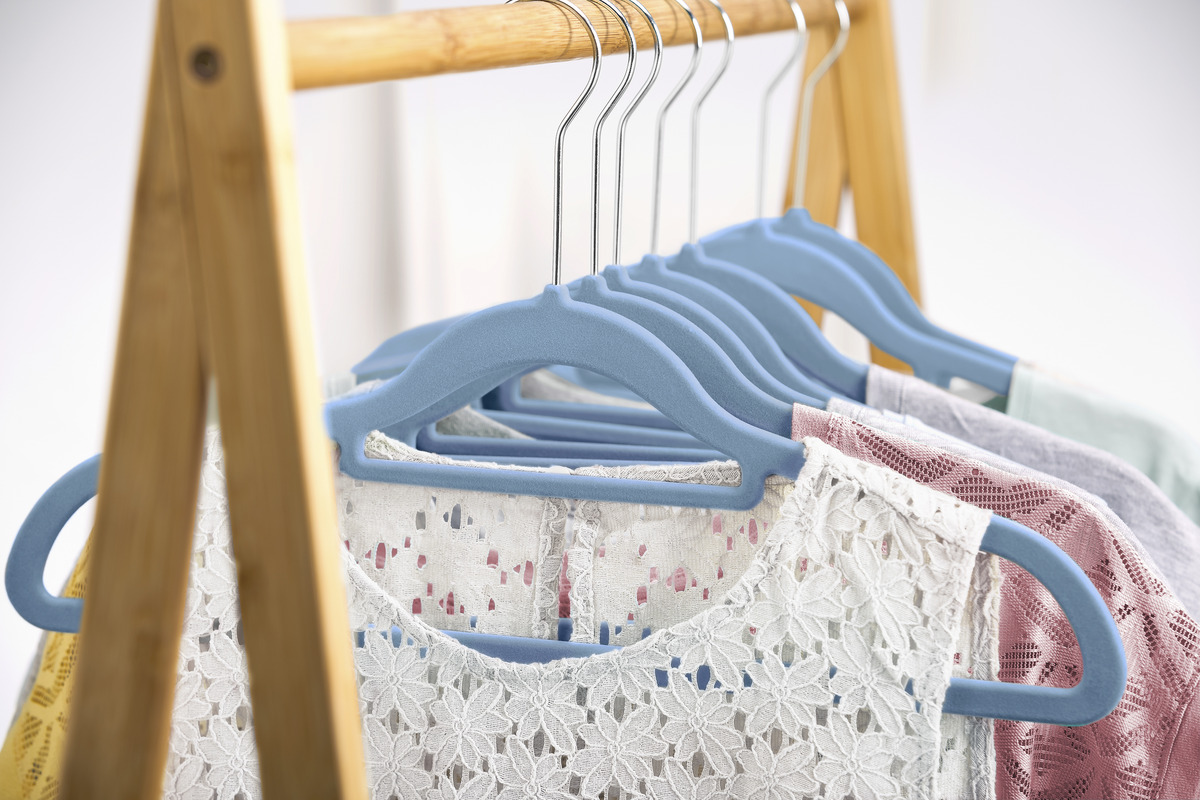 Bild 2 von IDEENWELT Beflockte Kleiderbügel blau