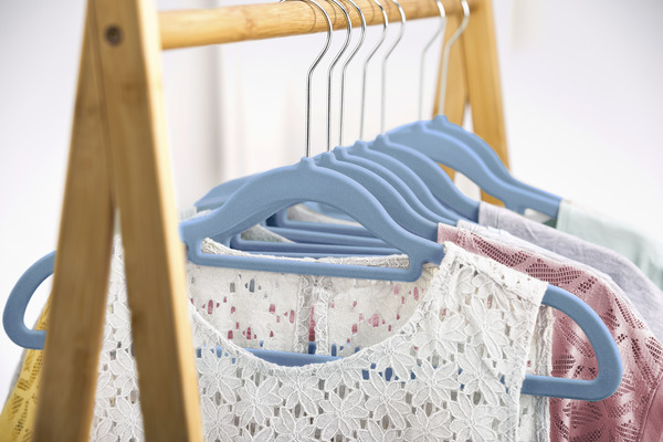 Bild 2 von IDEENWELT Beflockte Kleiderbügel blau