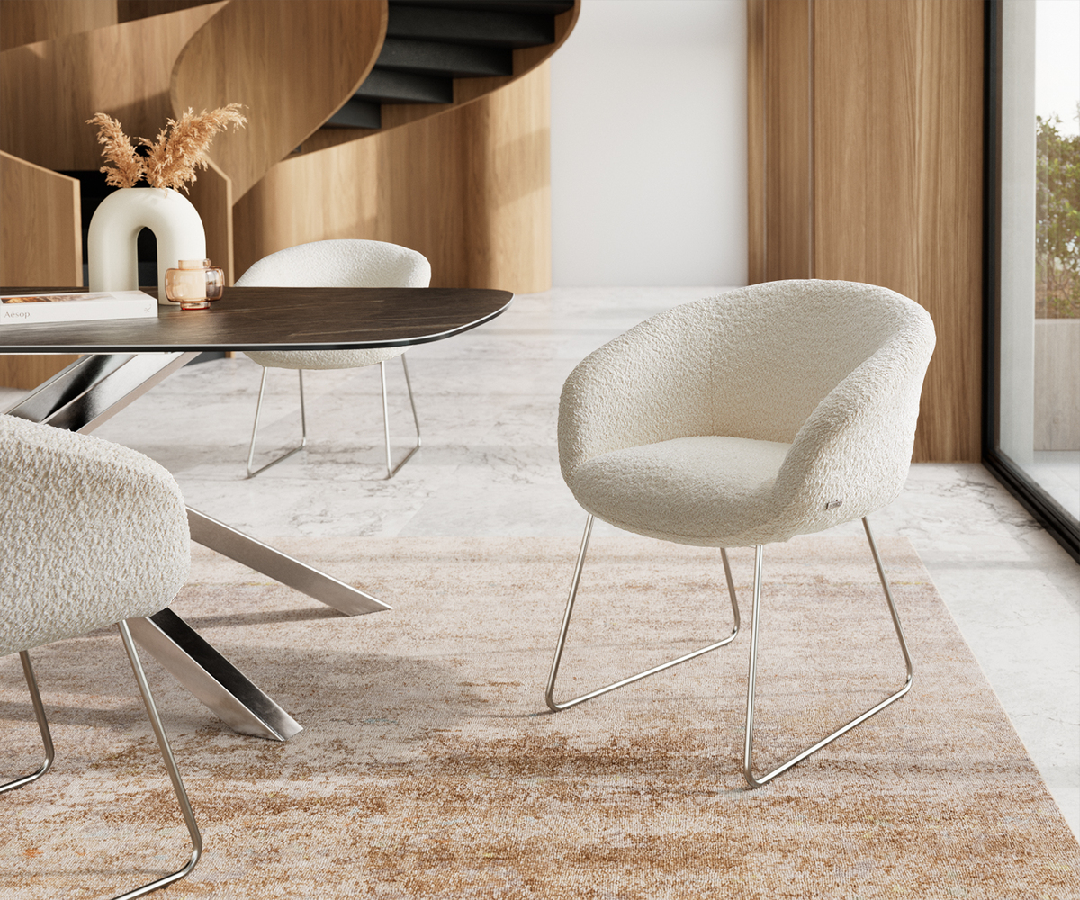 Bild 1 von Esszimmerstuhl Vinka-Flex mit Armlehnen Bouclé Weiß Kufengestell Edelstahl Taschenfederkern