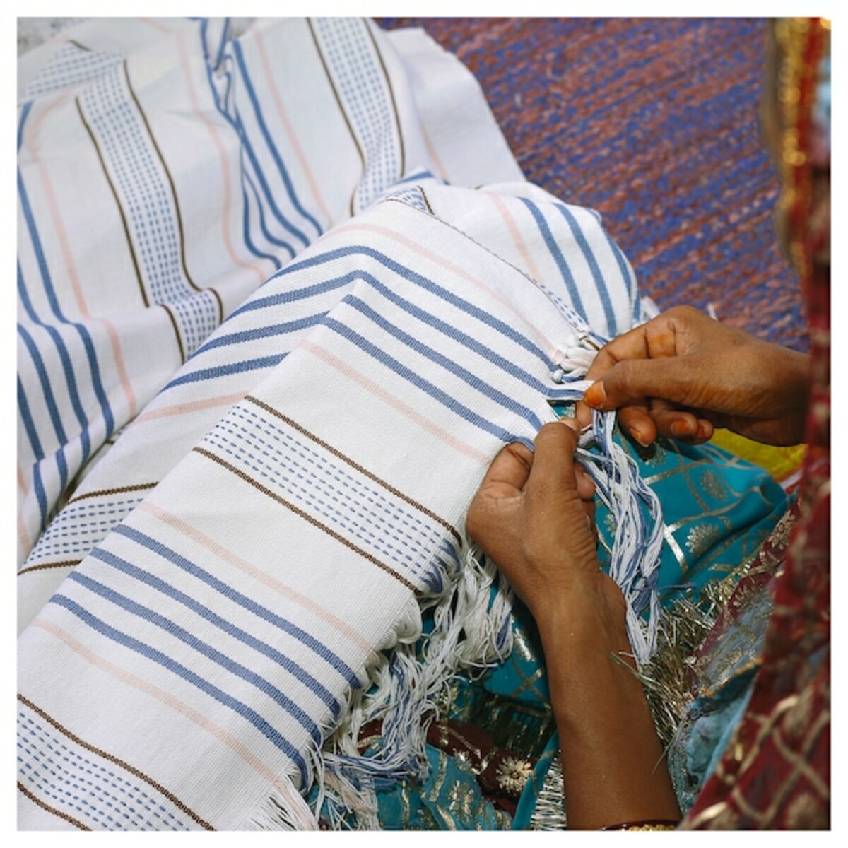 Bild 4 von ÅKERNEJLIKA  Plaid, bunt, neutral Troddel 110x170 cm