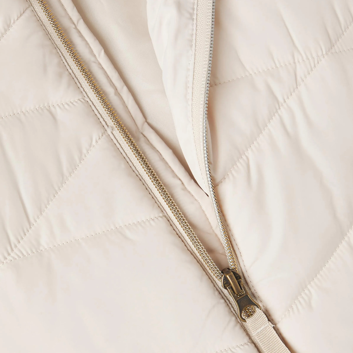 Bild 3 von Mädchen Steppjacke mit Kapuze
                 
                                                        Beige