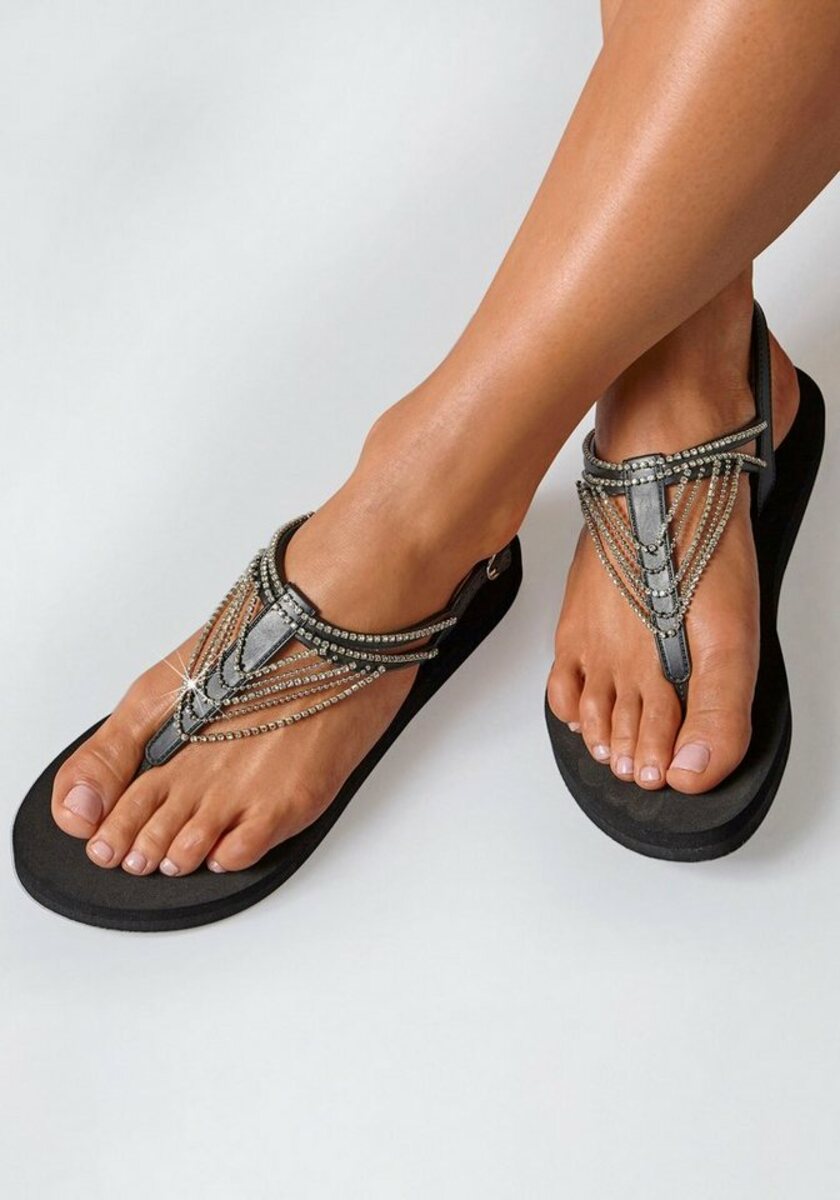 Bild 1 von LASCANA Badesandale Sandale, Badeschuh, Sommerschuh, Zehentrenner mit Strass-Kette VEGAN