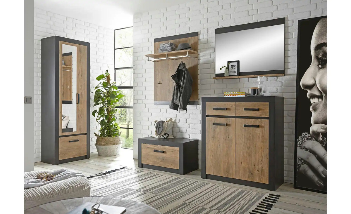 Bild 1 von Garderobe