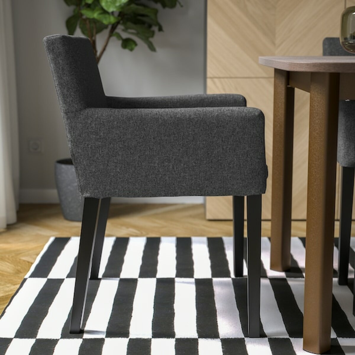 Bild 4 von MÅRENÄS  Armlehnstuhl