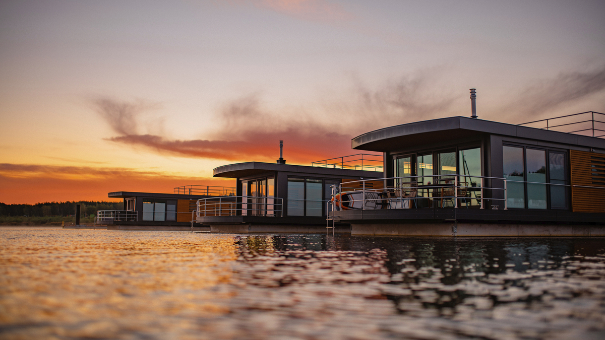Deutschland Bärwalder See Floating House von LidlReisen ansehen!