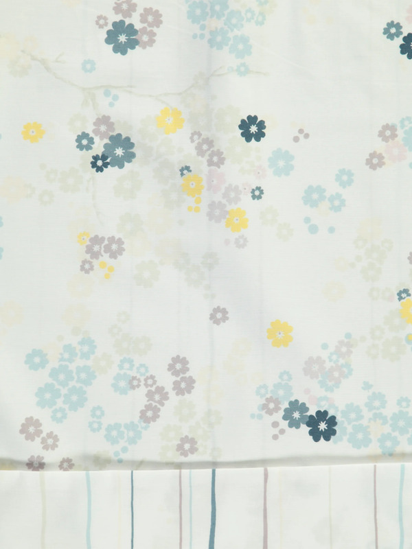 Bild 3 von Perkal Bettwäsche im Blümchen-, Wendedessin 135x200cm
                 
                                                        Grau