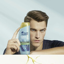 Bild 3 von head & shoulders DERMAXPRO Beruhigend Anti-Schuppen Shampoo