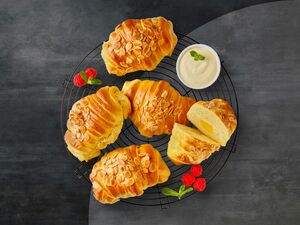 Brioche-Croissant mit Cremefüllung, 
         Stück