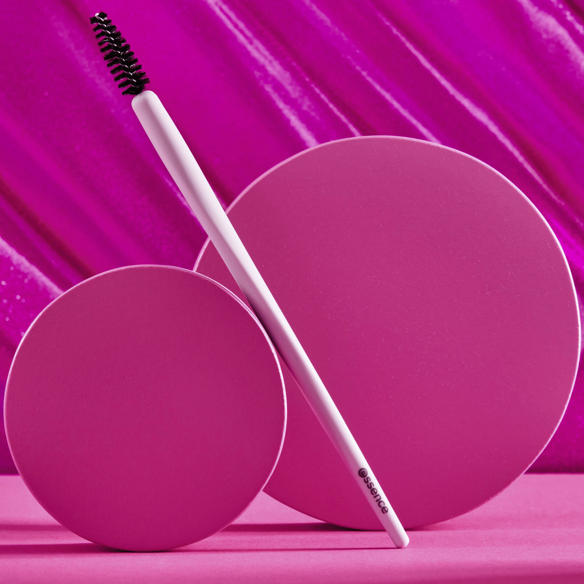 Bild 3 von essence Brow spoolie 01 Brow game changer