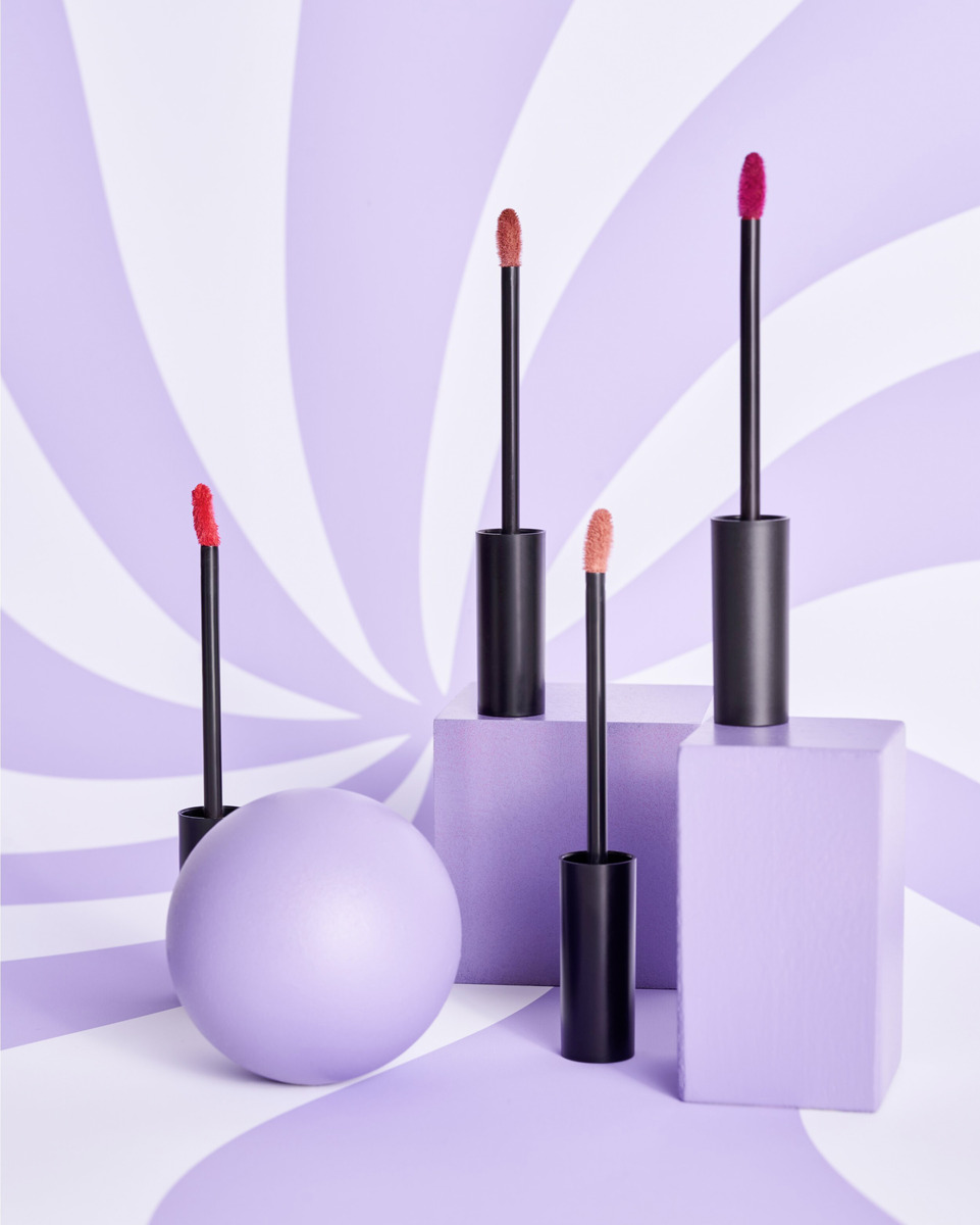 Bild 3 von essence 8h matte liquid lipstick 09 Fiery Red