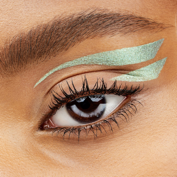 Bild 3 von essence luminous Eye Tint liquid shadow 06 Sparkly Jade