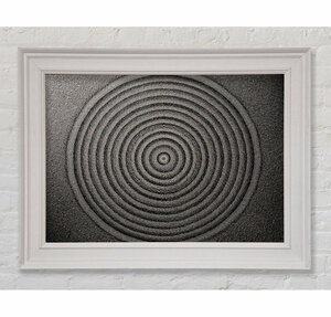 Perfekte kreisförmige Sandformation Zen - Einzelner Bilderrahmen Kunstdrucke