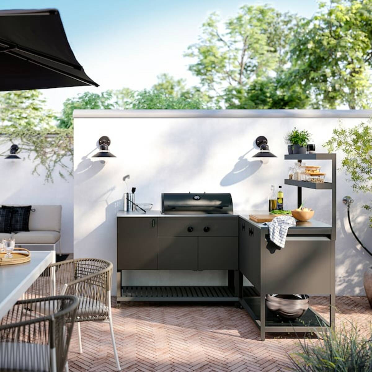Bild 2 von BÅTSKÄR  Außenküche mit Kohlegrill, dunkelgrau 180x180x152 cm