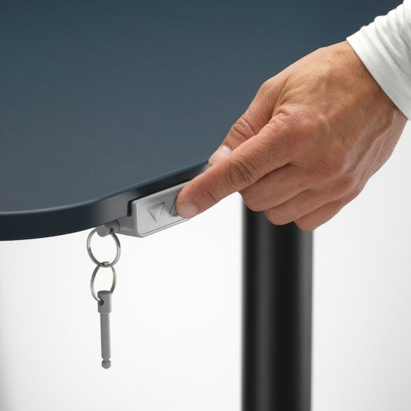 Bild 3 von BEKANT  Eckschreibtisch rechts sitz-/steh, Linoleum blau/schwarz 160x110 cm