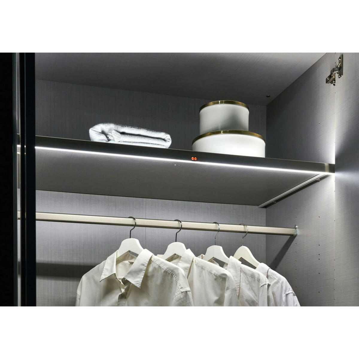 Bild 1 von Carryhome Schrankbeleuchtung, Grau, Kunststoff, 96 cm, Zubehör