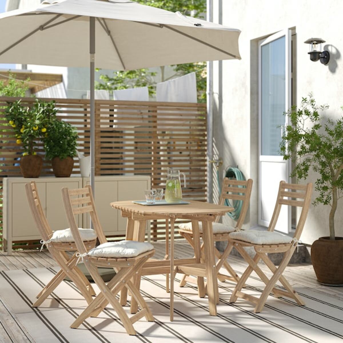 Bild 2 von ASKHOLMEN  Klapptisch+4 Klappstühle/außen