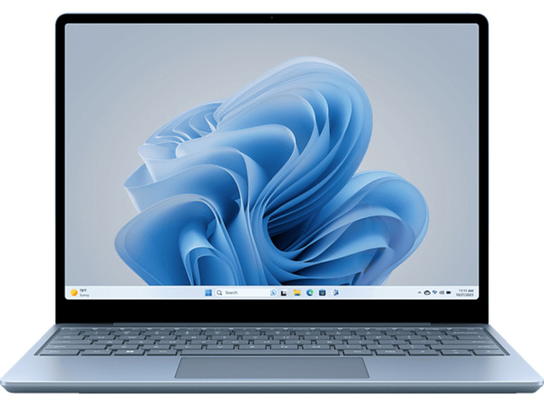 Bild 1 von MICROSOFT Surface Laptop Go 3, Notebook, mit 12,45 Zoll Display Touchscreen, Intel® Core™ i5,i5-1235U Prozessor, 16 GB RAM, 256 SSD, Iris® Xe, Eisblau, Windows 11 Home (64 Bit), Eisblau
