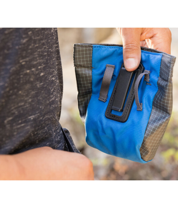 Bild 2 von RUFFWEAR® Leckerlitasche Treat Trader™ Frühjahrskollektion, Blue Pool