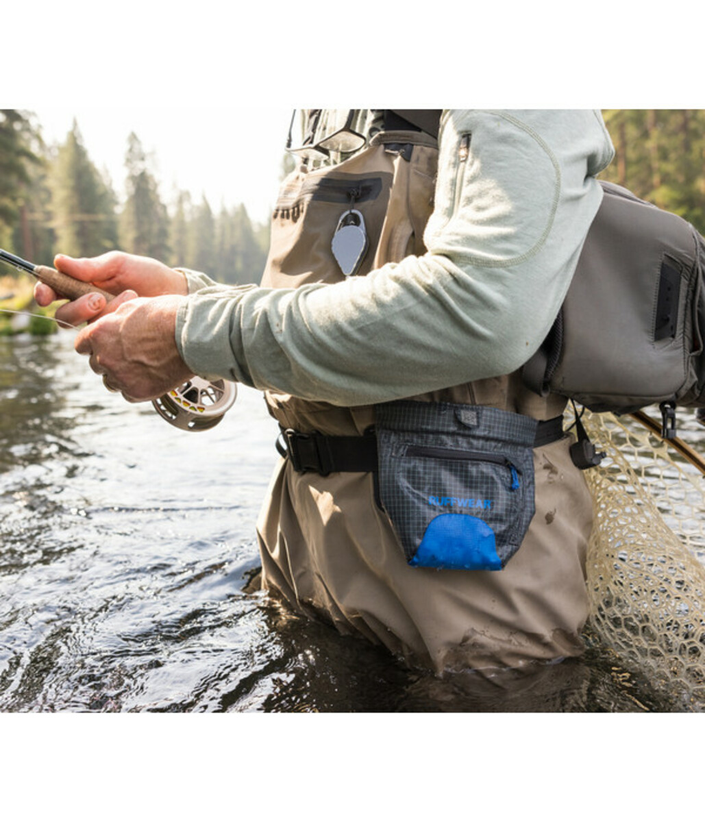 Bild 4 von RUFFWEAR® Leckerlitasche Treat Trader™ Frühjahrskollektion, Blue Pool