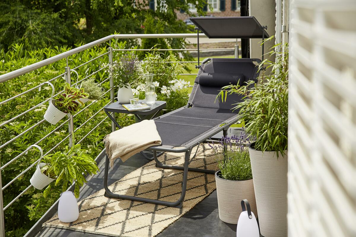 Bild 1 von Campingliege klappbar + Nackenkissen, Anthrazit, Dunkelblau