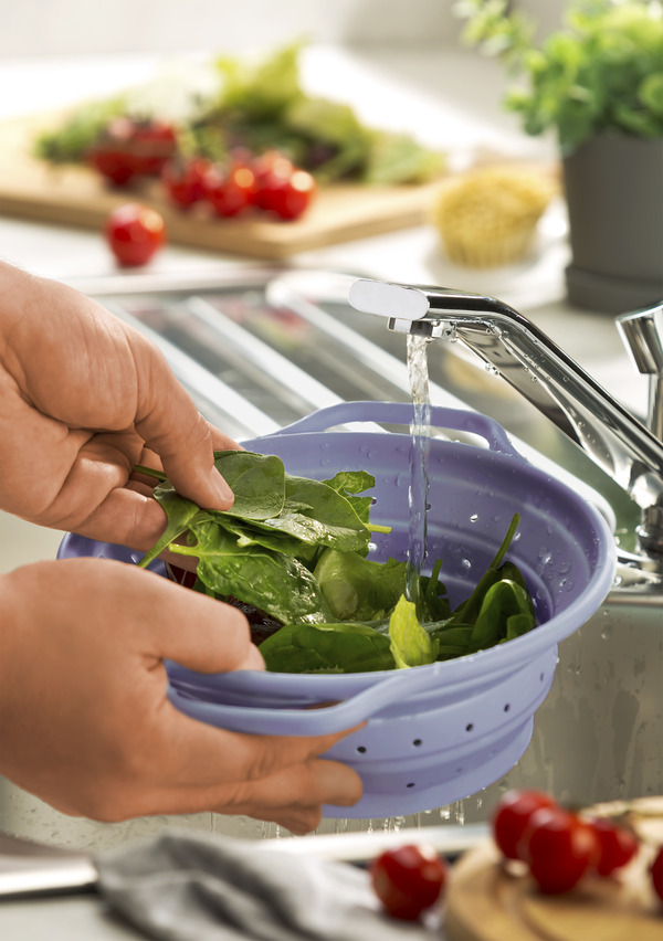 Bild 2 von IDEENWELT Faltbares Silikonsieb blau