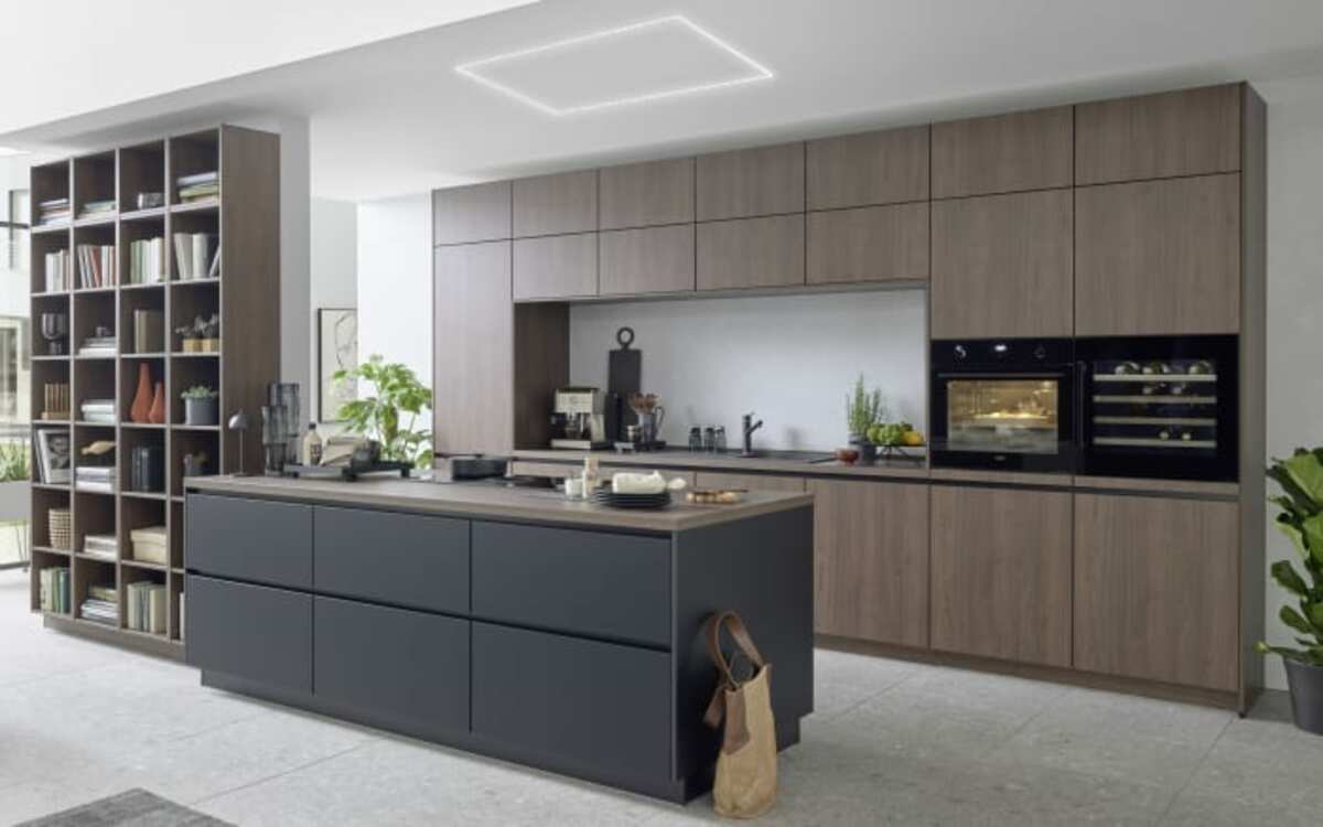 Bild 1 von Nobilia - Einbauküche Rosian,Torna, schwarz/Nussbaum Nachbildung, inkl. Siemens Elektrogeräte