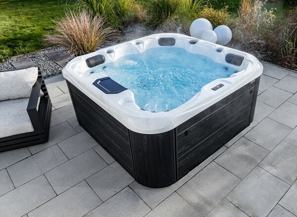 Bild 2 von Home Deluxe Outdoor Whirlpool MALAGA inkl. Abdeckung & Treppe mit Wärmeisolierung für 5 Personen