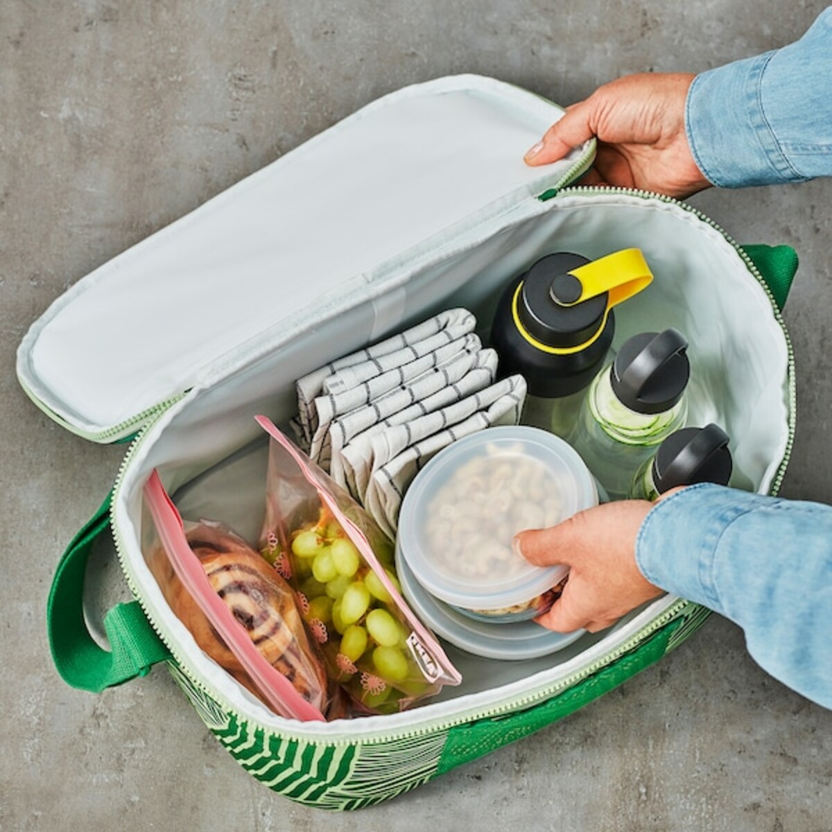 Bild 3 von NÄBBFISK  Kühltasche, gemustert/grün 36x26x22 cm