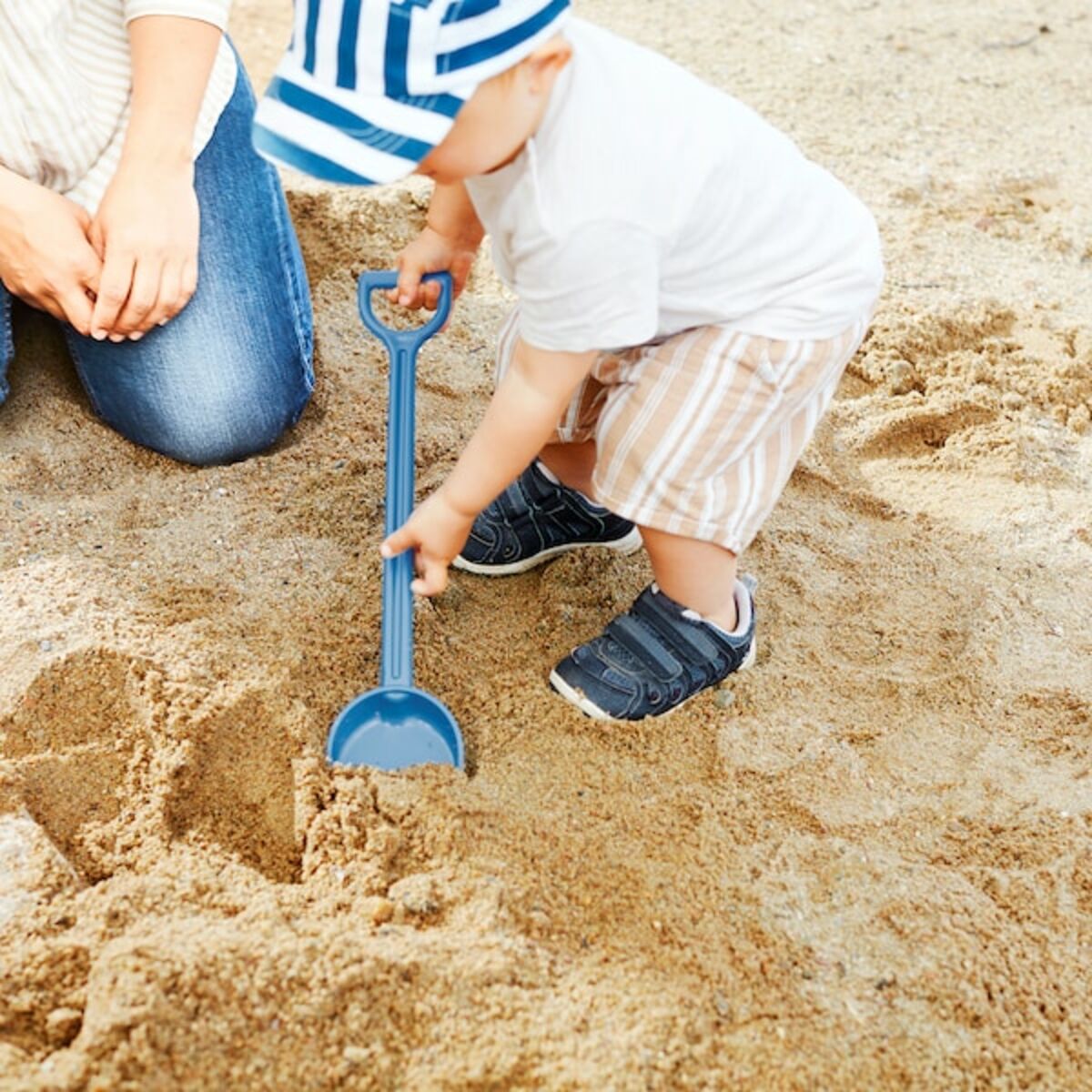 Bild 2 von SANDIG  Schaufel