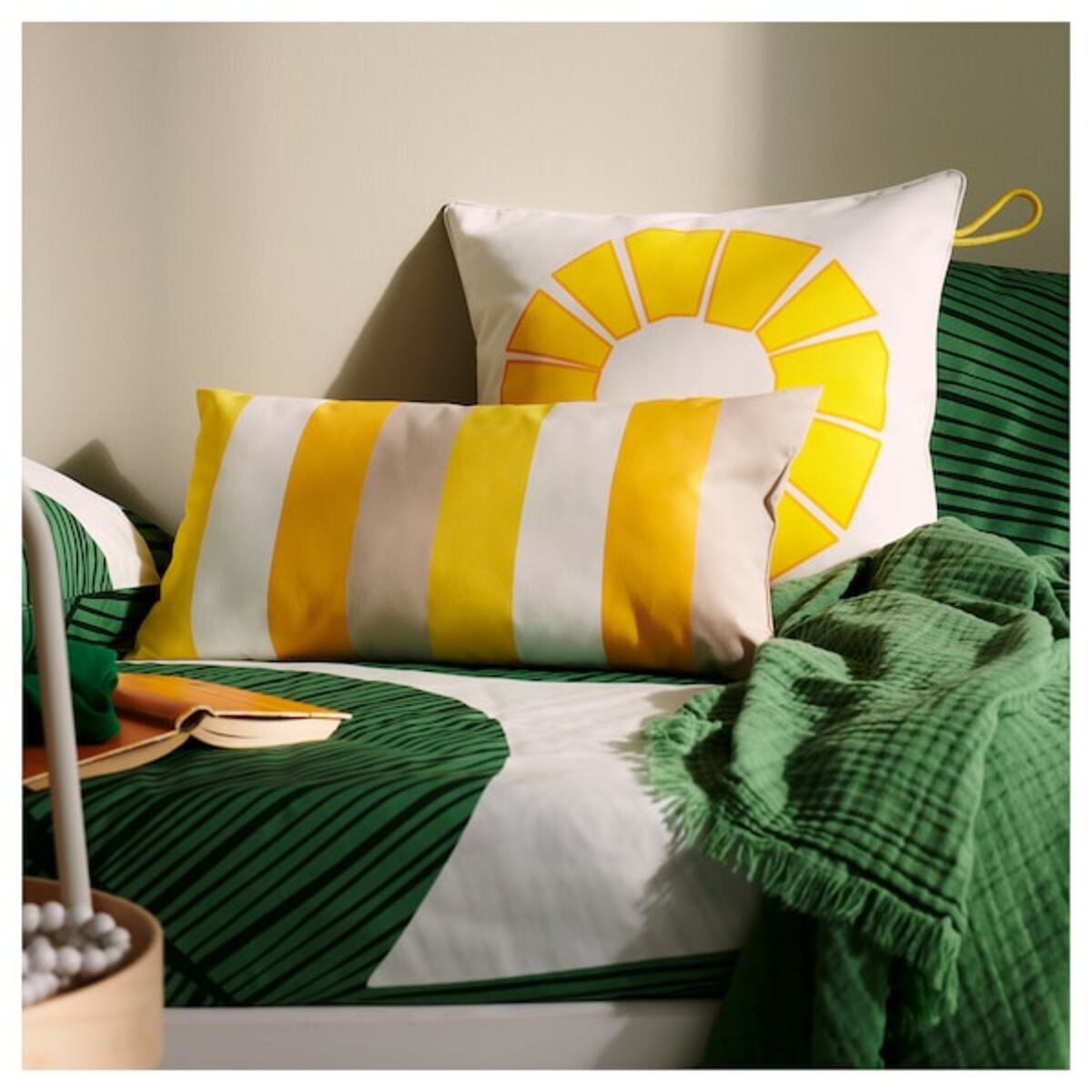 Bild 3 von BRÖGGAN  Kissen drinnen/draußen, gelb 30x58 cm