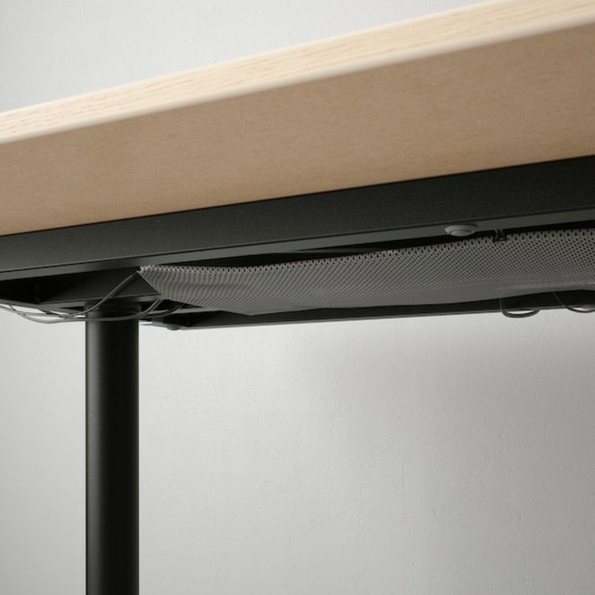 Bild 3 von BEKANT  Schreibtisch, Eichenfurnier weiß lasiert/schwarz 140x60 cm