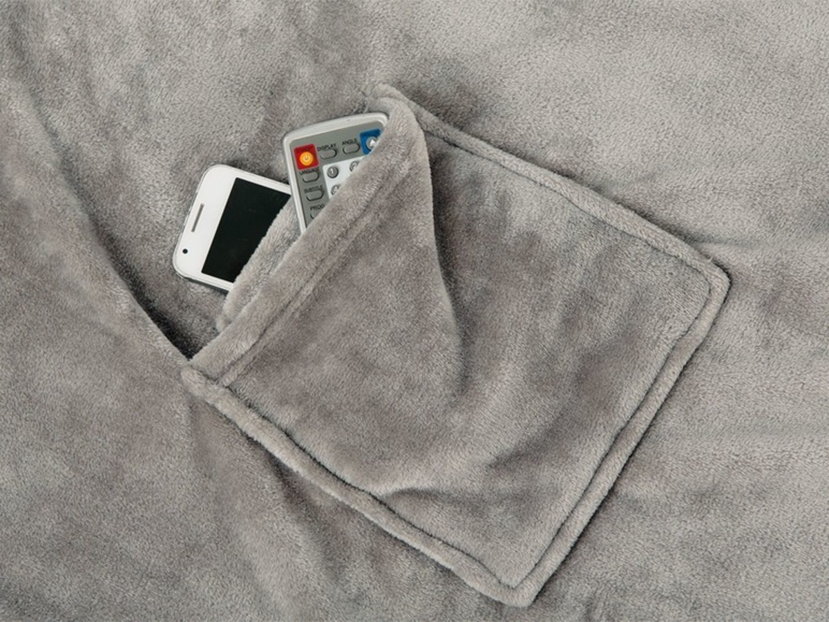 Bild 4 von Gözze Kuscheldecke mit Ärmeln 150 x 240 cm