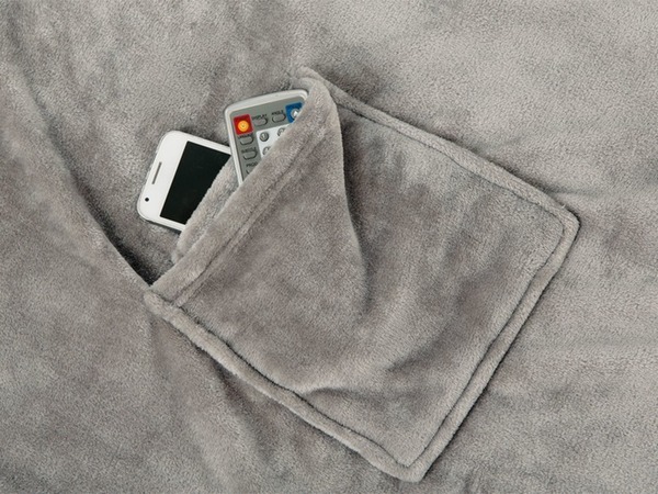 Bild 4 von Gözze Kuscheldecke mit Ärmeln 150 x 240 cm