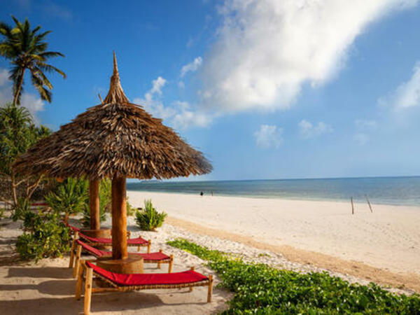 Bild 1 von Flugreisen Sansibar - Matemwe: Badeurlaub im AHG Sun Bay Mlilile Beach Hotel