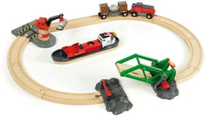 BRIO® Spielzeug-Eisenbahn »BRIO® WORLD Container Hafen Set«, FSC®-Holz aus gewissenhaft bewirtschafteten Wäldern