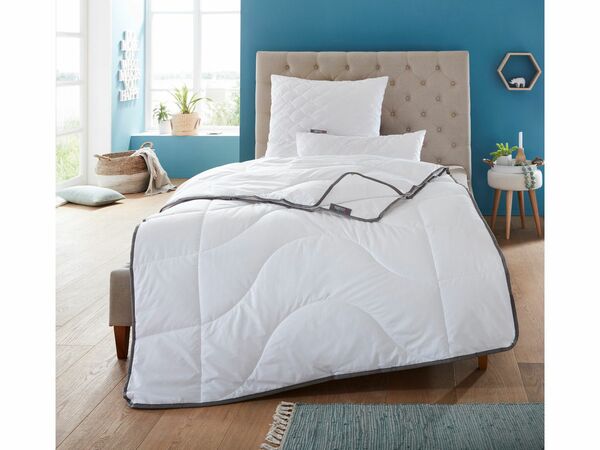 Bild 1 von BADENIA TRENDLINE 4-Jahreszeiten-Bettdecke »TENCEL™«, zweilagig, knöpfbar, Baumwoll-Bezug