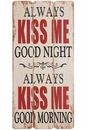 Bild 1 von MyFlair Holzschild "Always kiss me"