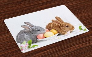 Platzset, »Waschbare Stoff Esszimmer Küche Tischdekorations Digitaldruck«, Abakuhaus, (4-teilig, 4 Teilig-St., Set aus 4x), Osterhase 2 Kaninchen, die mit Eiern