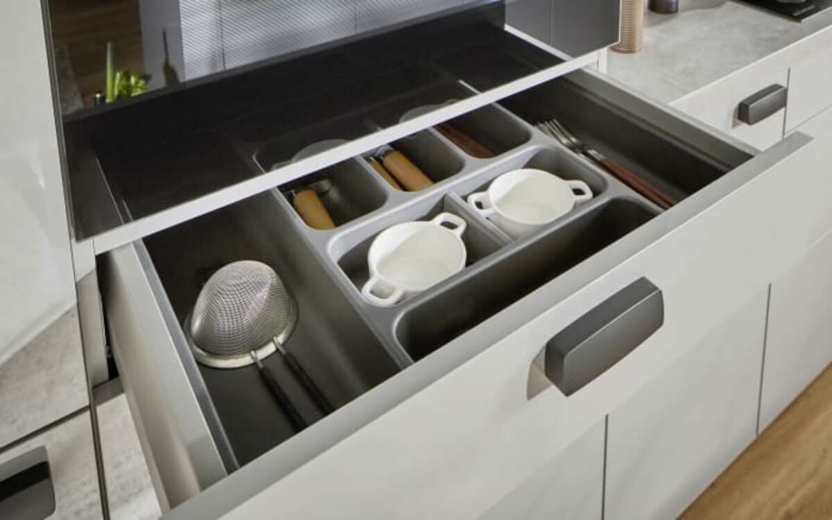 Bild 4 von Einbauküche Perfect Brillant, perlgrau, inkl. AEG Elektrogeräte