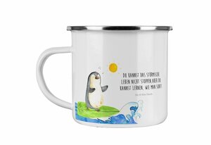 Mr. & Mrs. Panda Becher »Pinguin Surfer - Weiß - Outdoor Tasse, motiviert, Wellen reiten, Trinkbecher, Metalltasse, Campingtasse, surfen, Hawaii«, Emaille