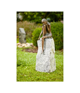 Rottenecker Bronze-Figur Emanuelle auf Granit, 33 x 22 x 110 cm
