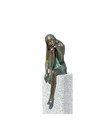Bild 1 von Rottenecker Bronzefigur Frau Emanuelle auf Granitstele