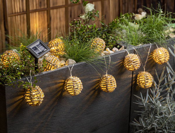 Bild 3 von IDEENWELT Solar-Lichterkette Rattanbälle