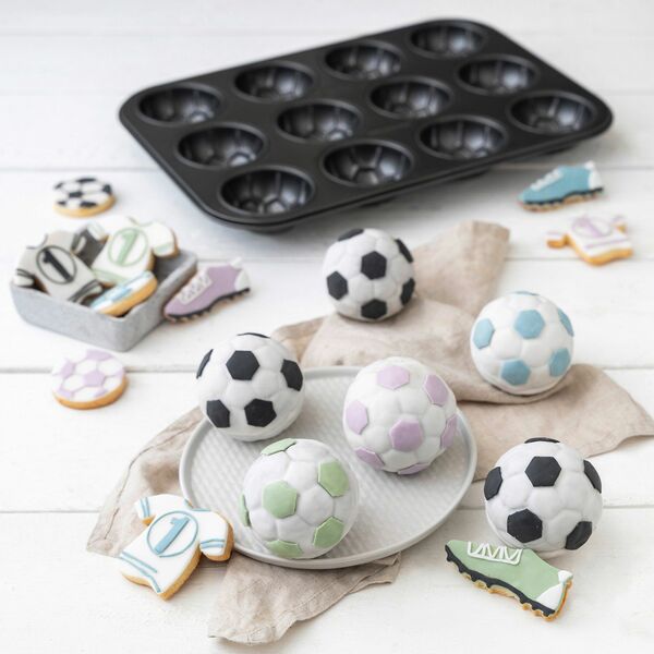 Bild 1 von Zenker Soccer Baking Muffinform Fußball, 12er