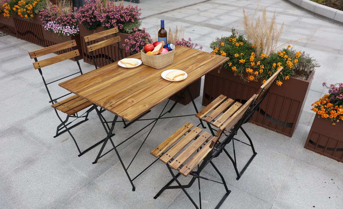 Bild 2 von CHILLROI®  5 teiliges Outdoor-Klappstuhl-Set aus Akazienholz