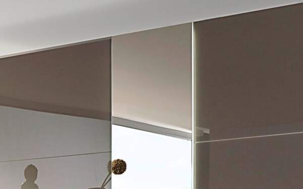 Bild 3 von Rauch - Schwebetürenschrank Ocean, fango/Farbglas fango, 280 x 223 cm